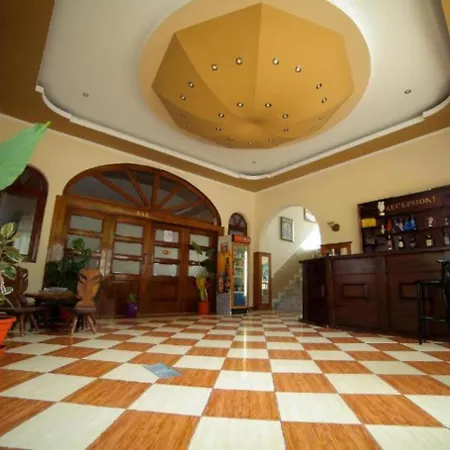 Arberia Τίρανα